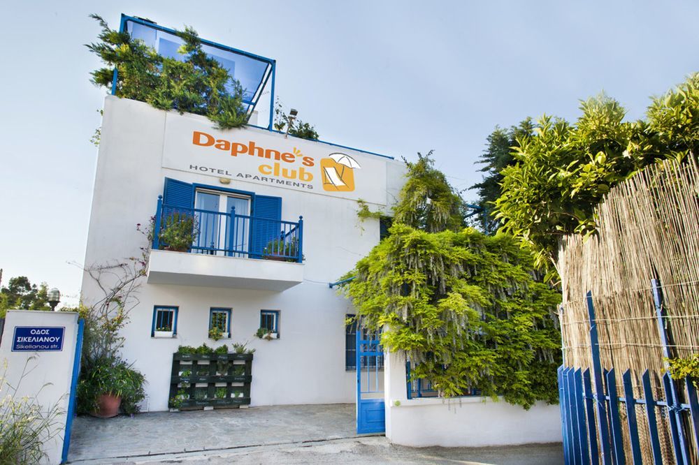 Daphne'S Club Hotel Apartments Ксилокастро Экстерьер фото